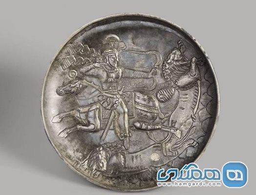 بشقاب سیمین دوره ساسانی در موزه تاریخ ساری نمایش داده می شود